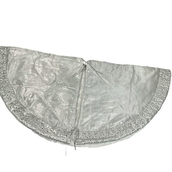 Santas Best Tree Skirt Silver Beautiful Snowflake Detailing Made in India - Picture 6 of 16